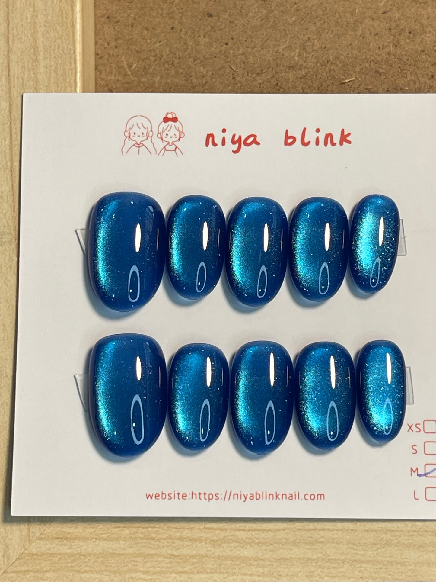 Medium cat eye （Short oval