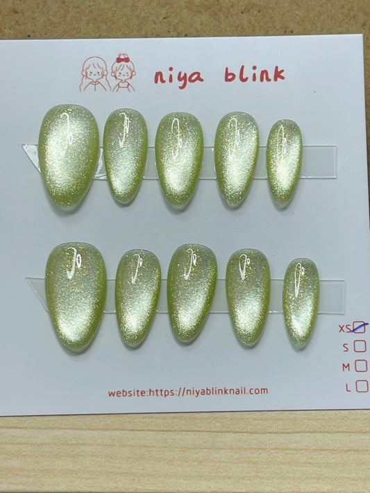 Extra Small -series cat eyes